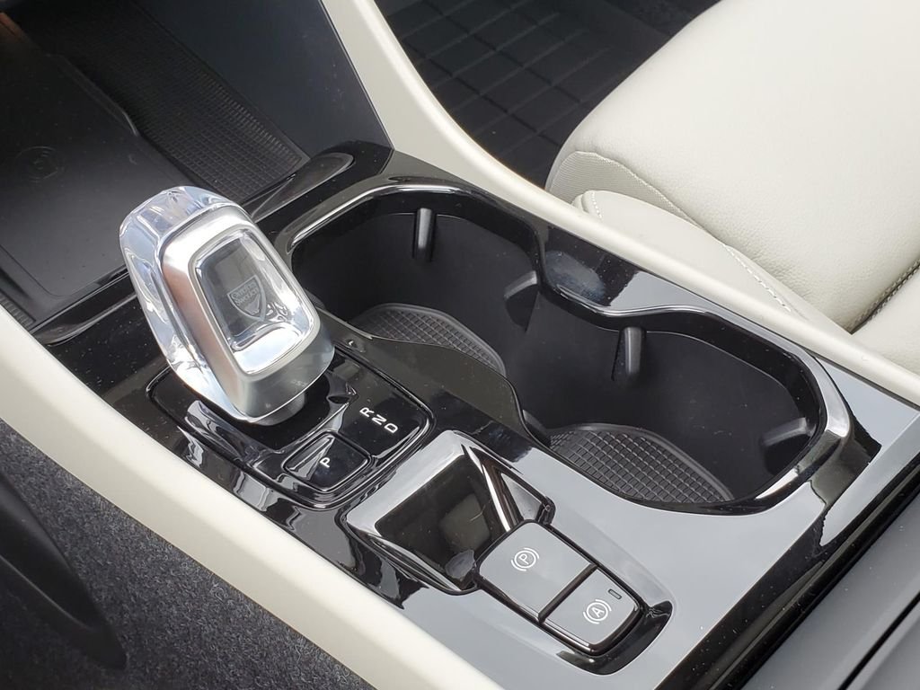 2026 Volvo XC40 Plus - Photo 15