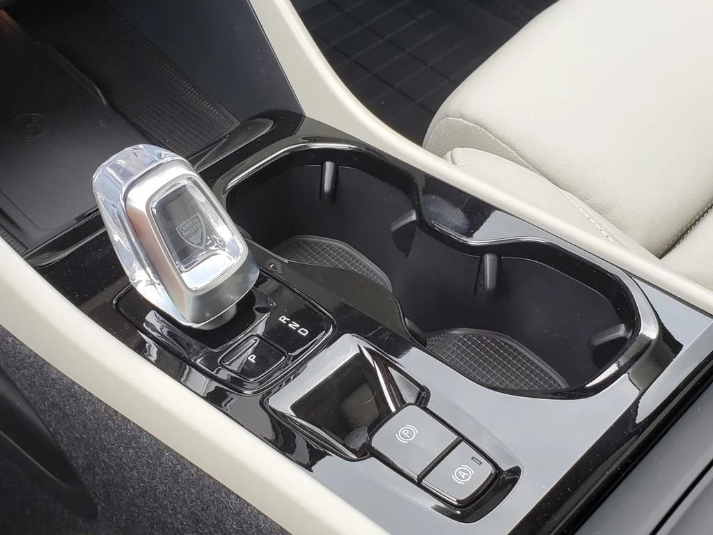 2026 Volvo XC40 Plus - Photo 15
