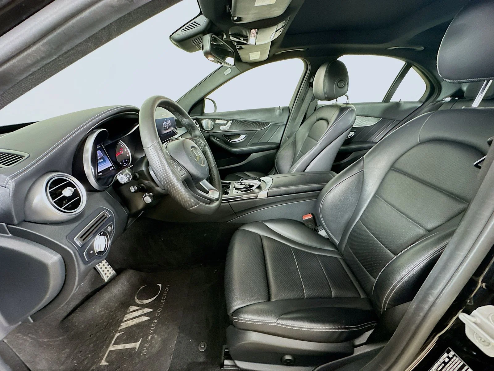 Used 2016  Mercedes-Benz  image 32