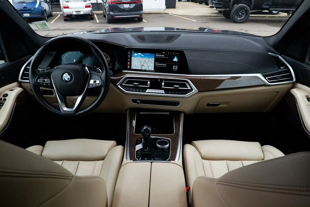 Used 2021 Gray BMW xDrive40i image 8