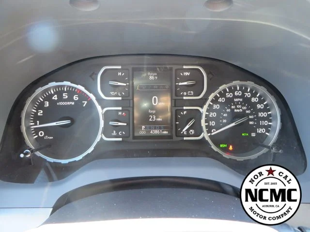 Used 2018 Silver Toyota SR5 image 38