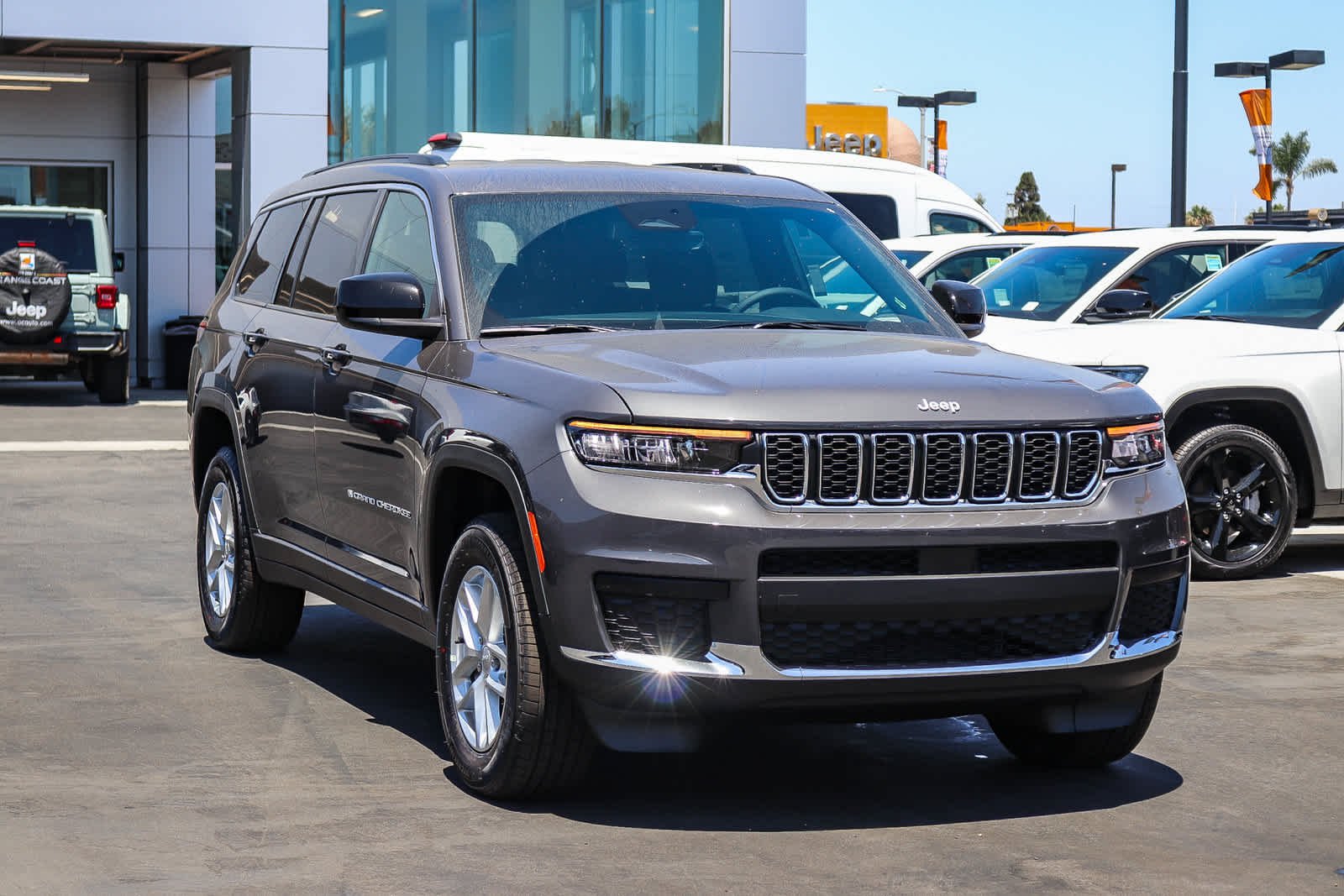 New 2026 Baltic Gray Metallic Clear-Coat Exterior Paint Jeep Laredo image 3