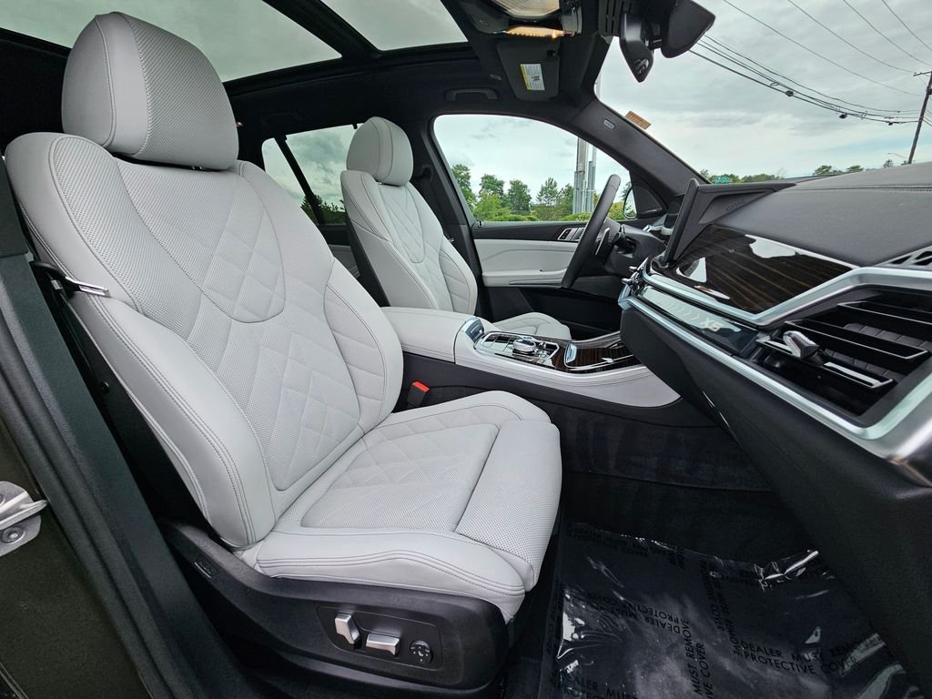 Used 2026 Manhattan Green Metallic BMW xDrive40i image 18