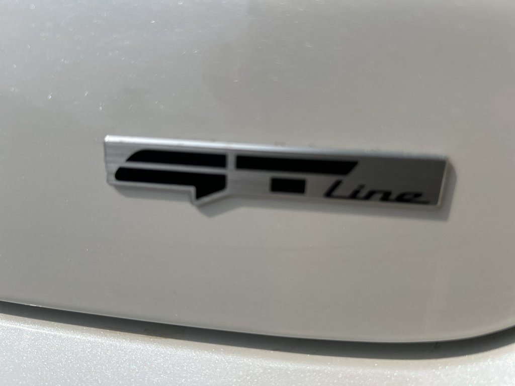 Used 2023 Snow White Pearl Kia GT-Line image 9