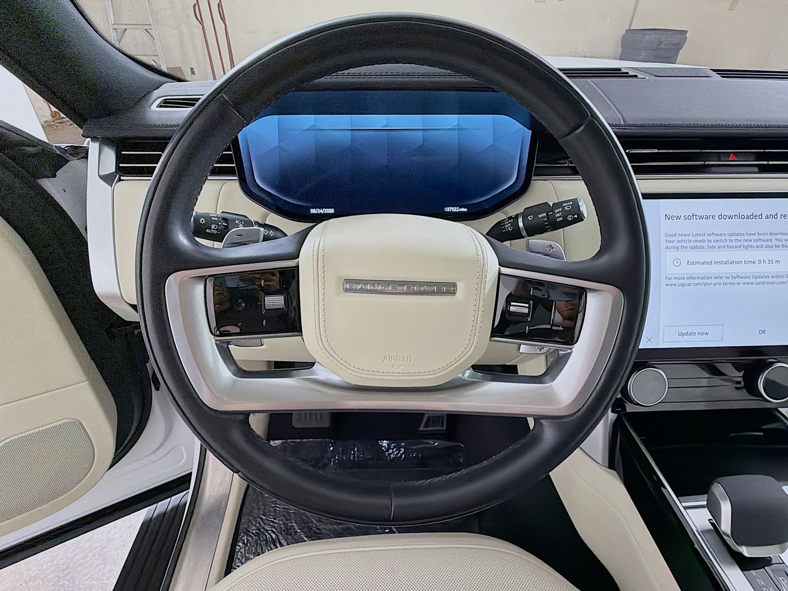 Used 2023 Fuji White Land Rover SE image 11