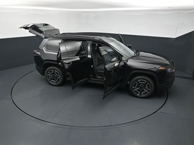 New 2026 Diamond Black Crystal Pearl-Coat Exterior Paint Jeep Laredo image 27