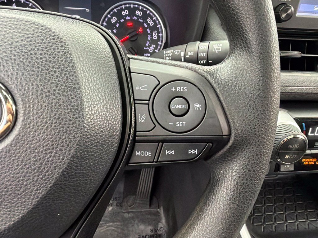 Used 2019  Toyota XLE image 13