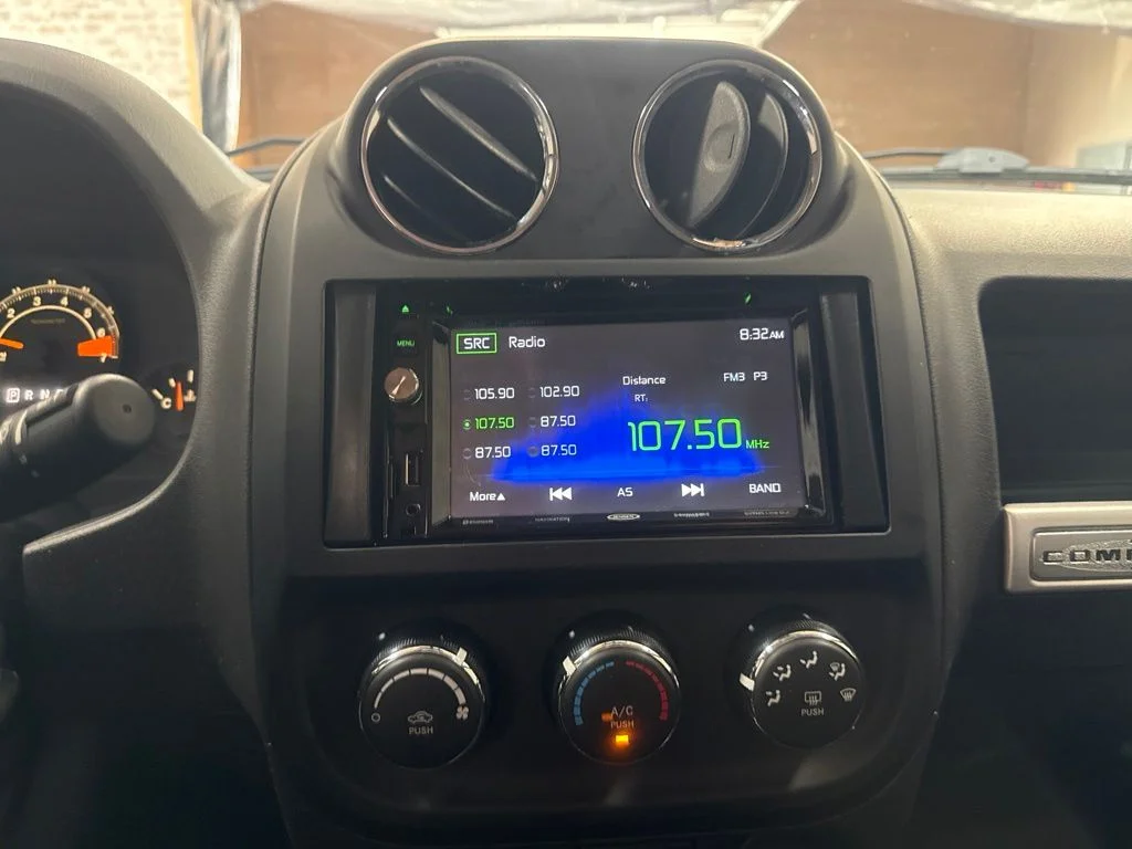 Used 2015 Bright White Clearcoat Jeep Sport image 18