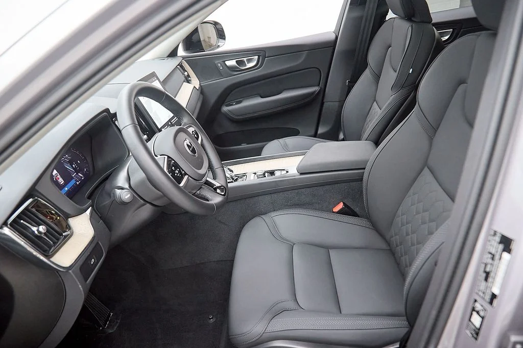 New 2026 Aurora Silver Volvo Plus image 18