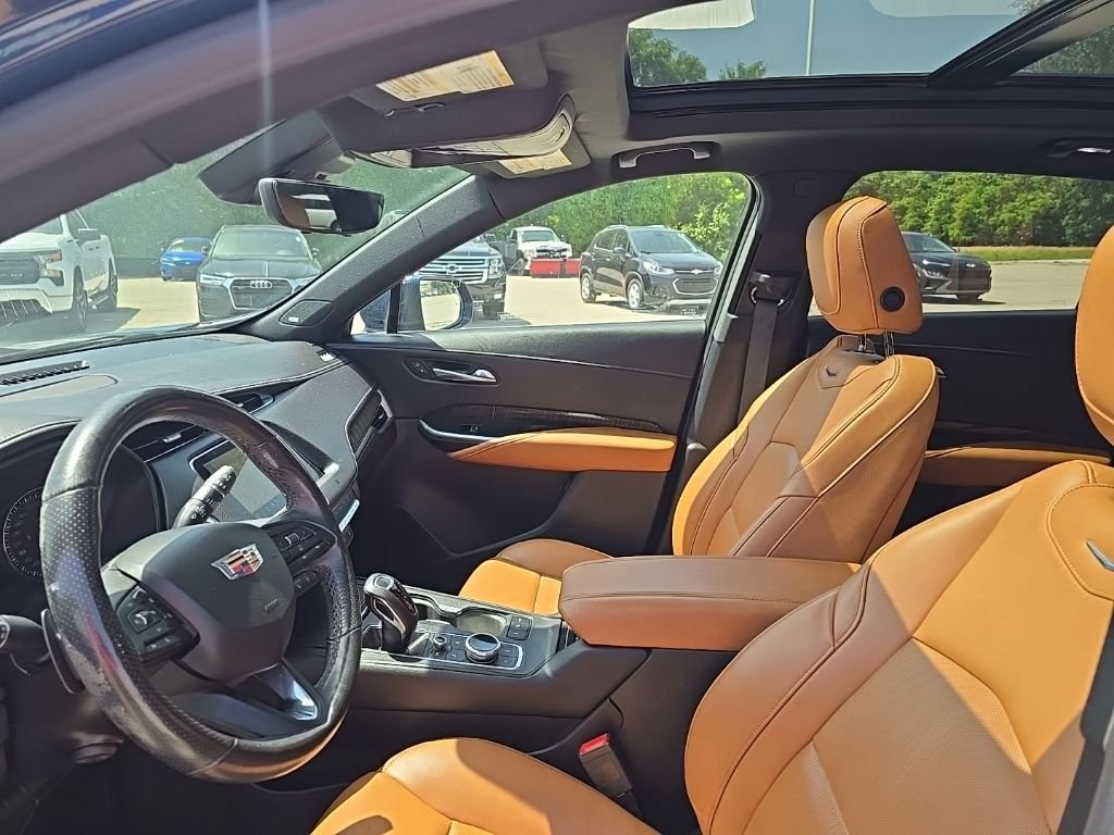 Used 2019  Cadillac Sport image 5