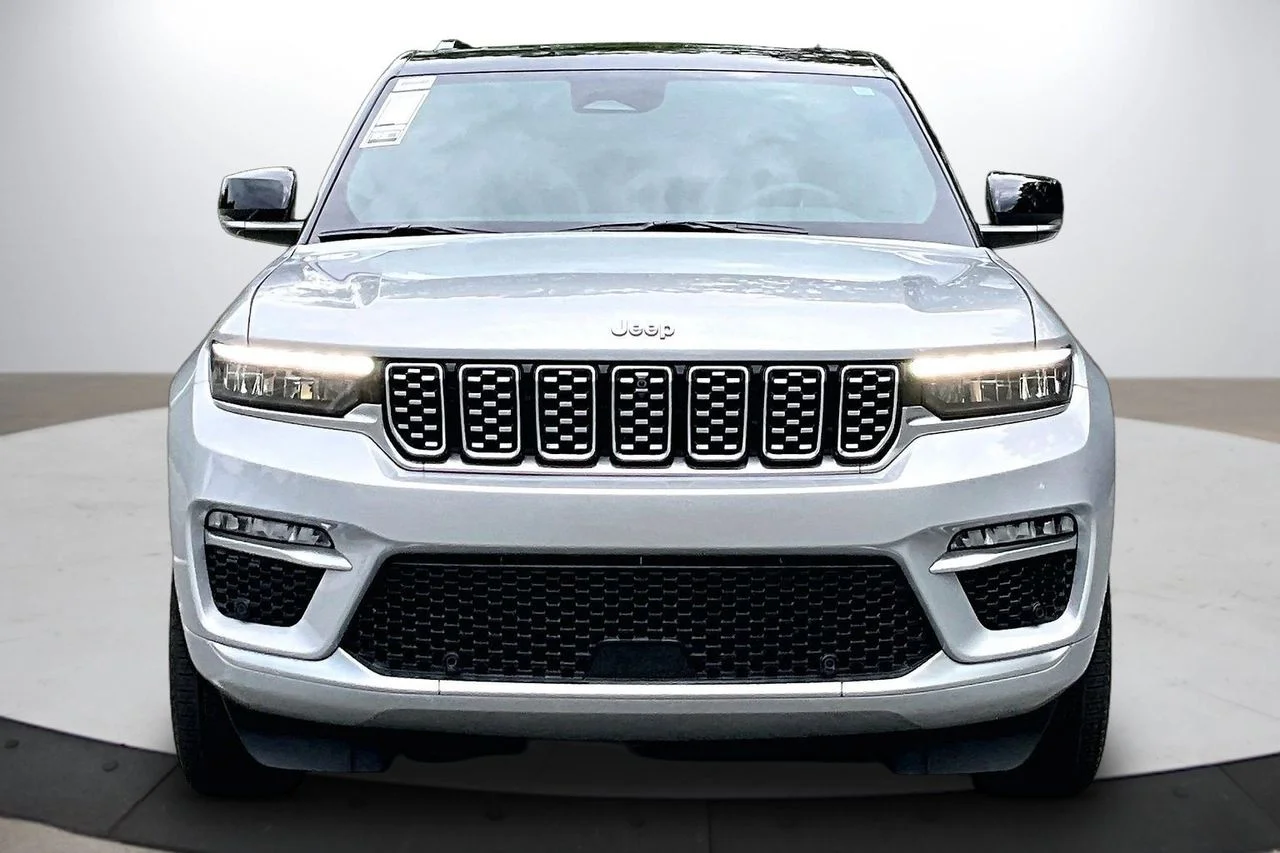 Certified Used 2025 Silver Jeep Summit image 3