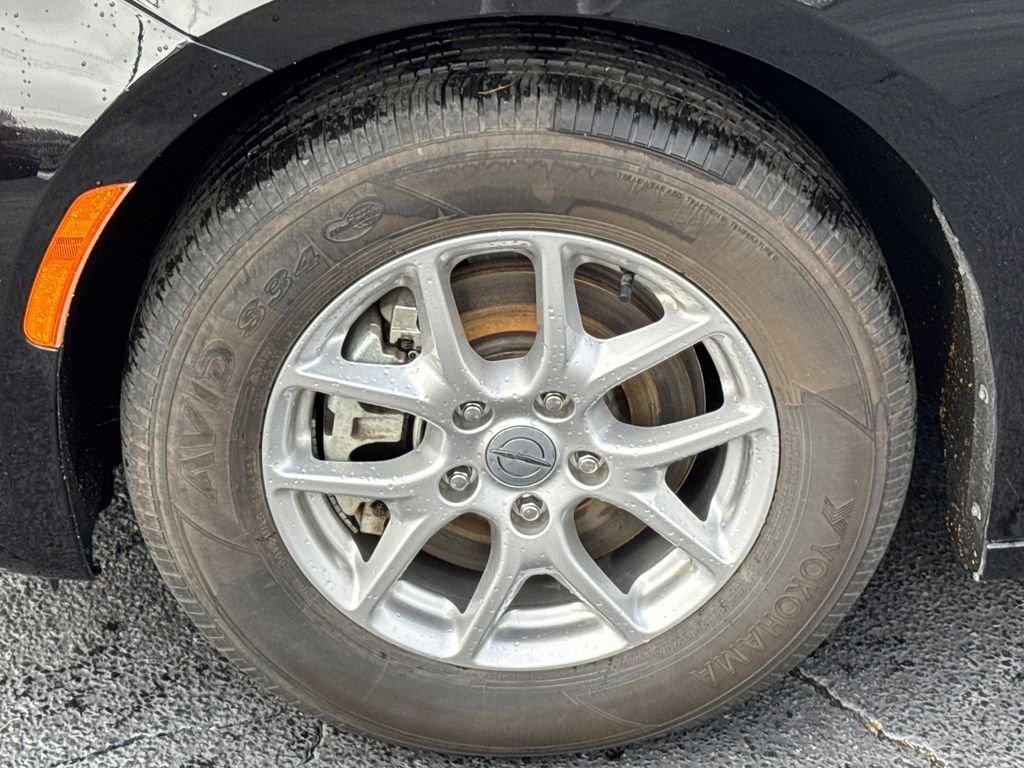 2024 Chrysler Pacifica Touring L - Photo 11