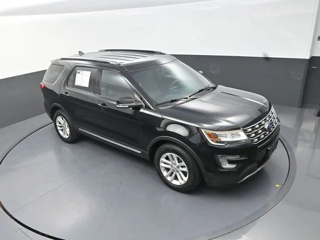 Used 2017 Black Ford XLT image 12