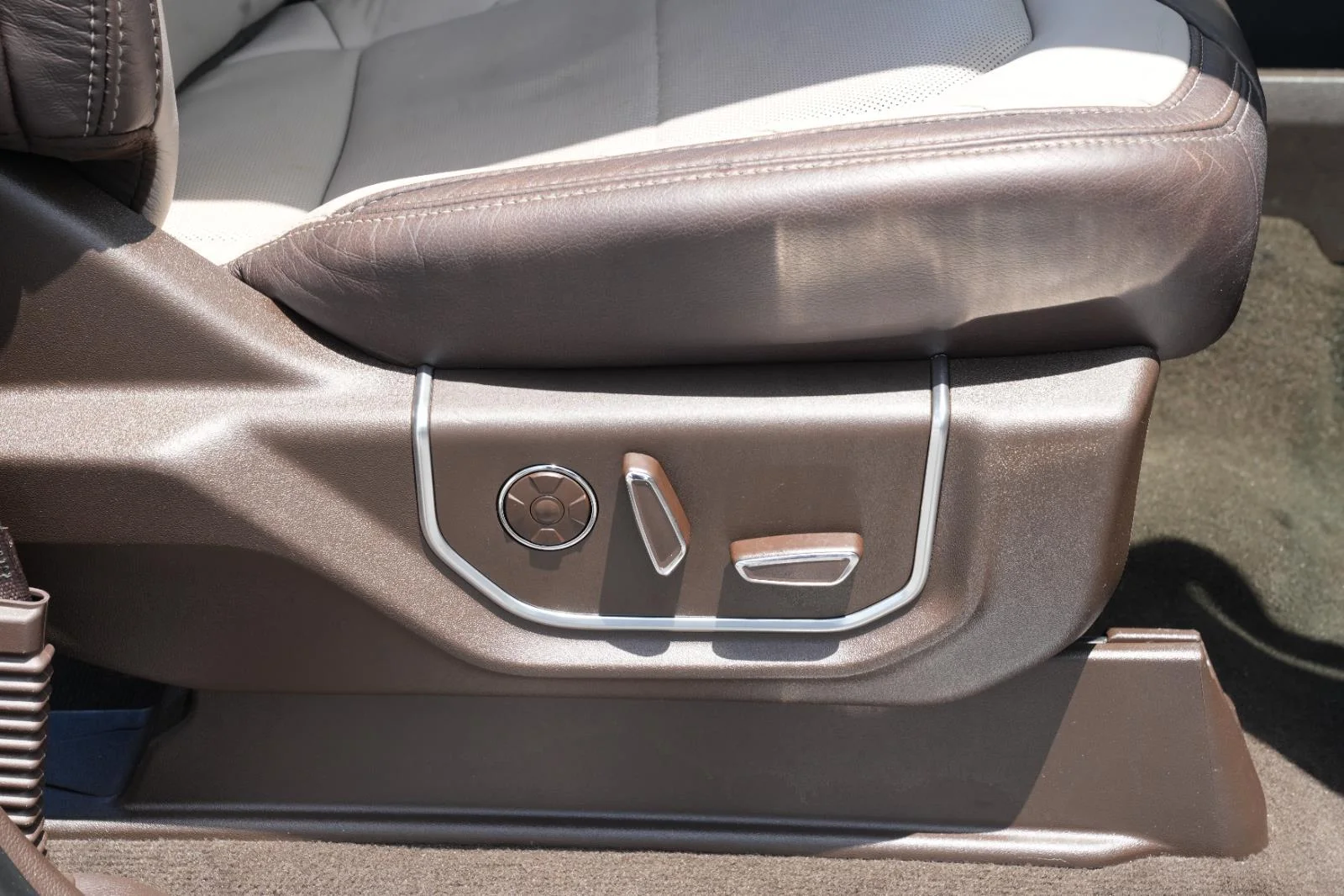 Used 2020 White Ford Limited image 38