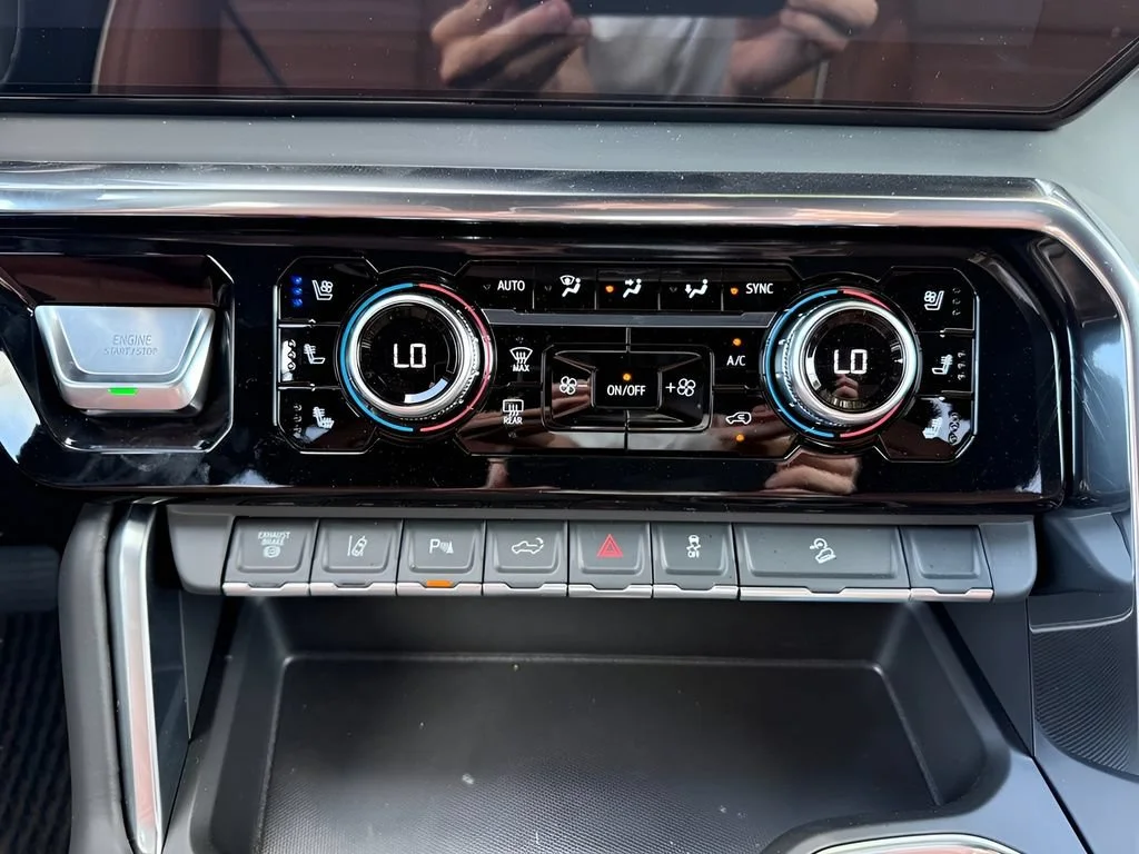 New 2026 Glacier White Tricoat GMC Denali Ultimate image 25