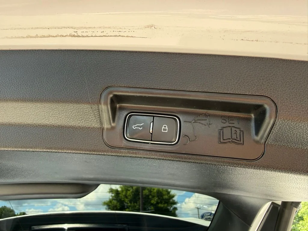 Used 2020 White Ford XLT image 27