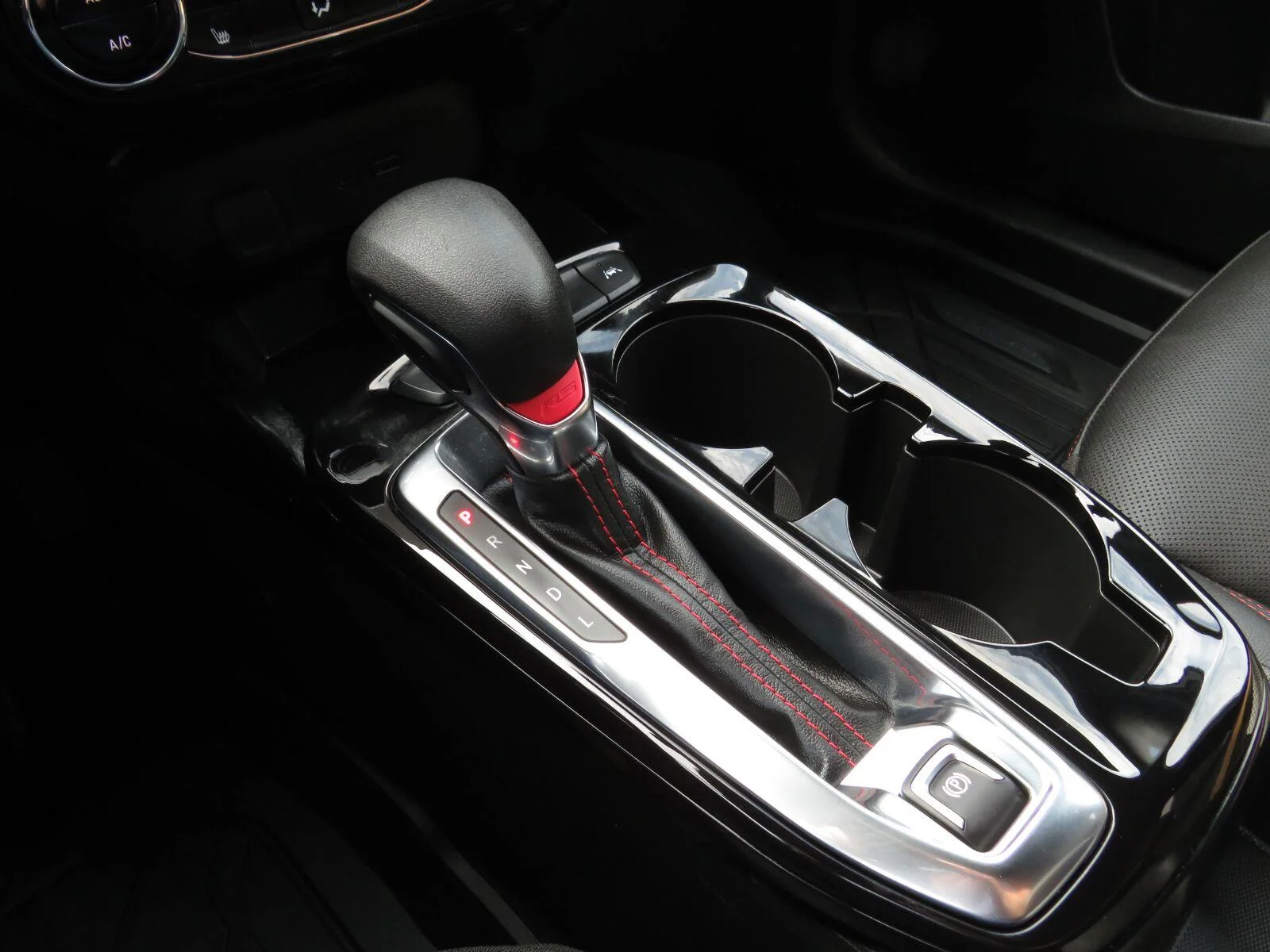 Used 2025 Summit White Chevrolet 2RS image 25