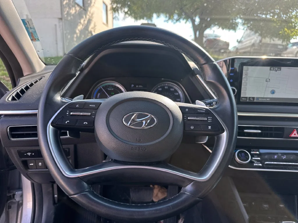 Used 2023 Silver Hyundai SEL image 17