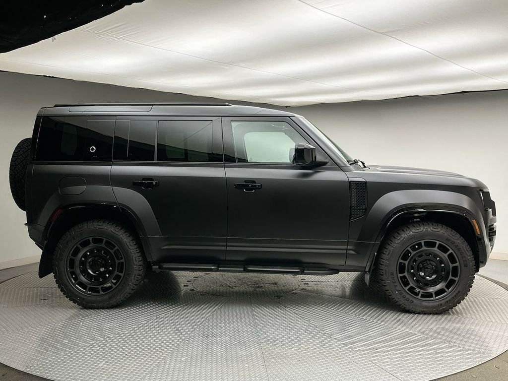 New 2026 Narvik Black Land Rover OCTA image 12