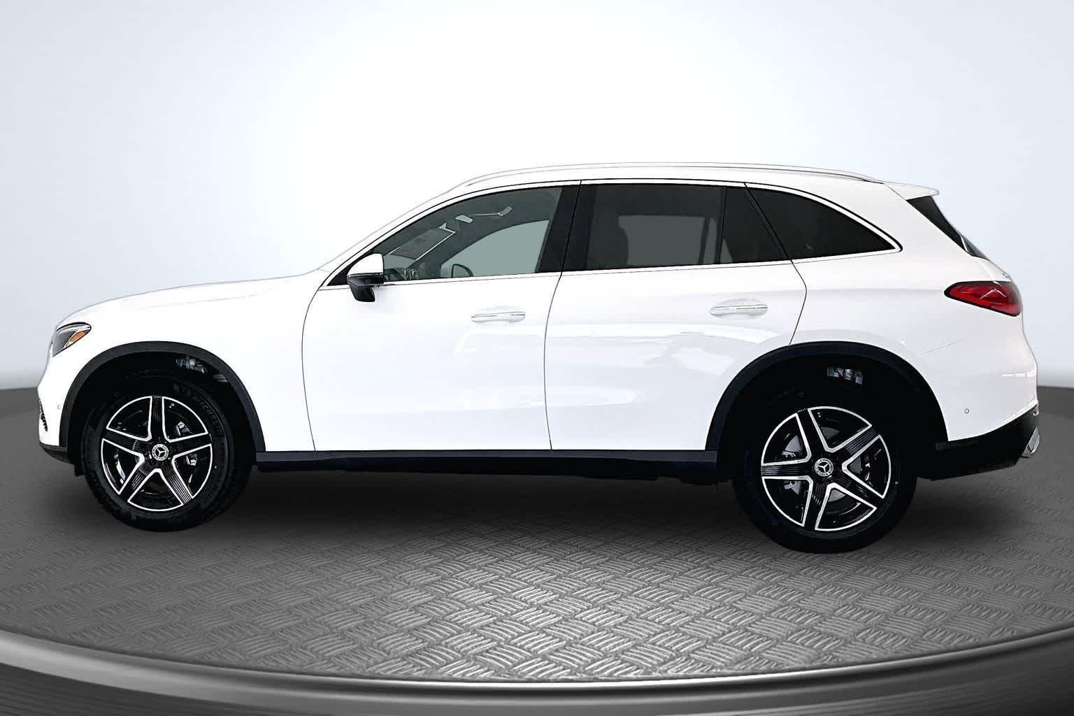 New 2026 Polar White Mercedes-Benz GLC 300 image 3