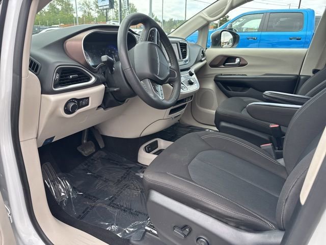 Used 2023 Bright White Clearcoat Chrysler LX image 18