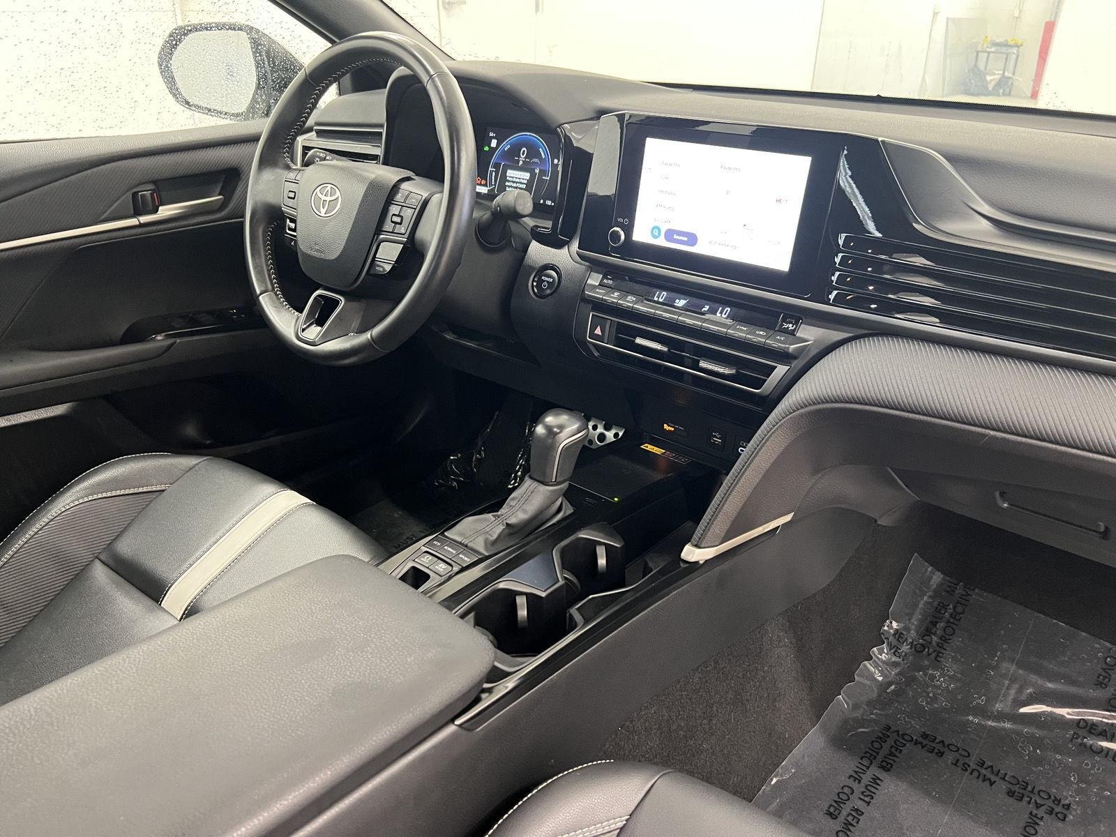 2025 Toyota Camry SE - Photo 28