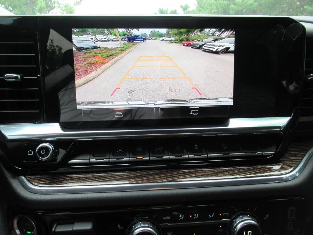 Used 2024 White GMC Elevation image 25