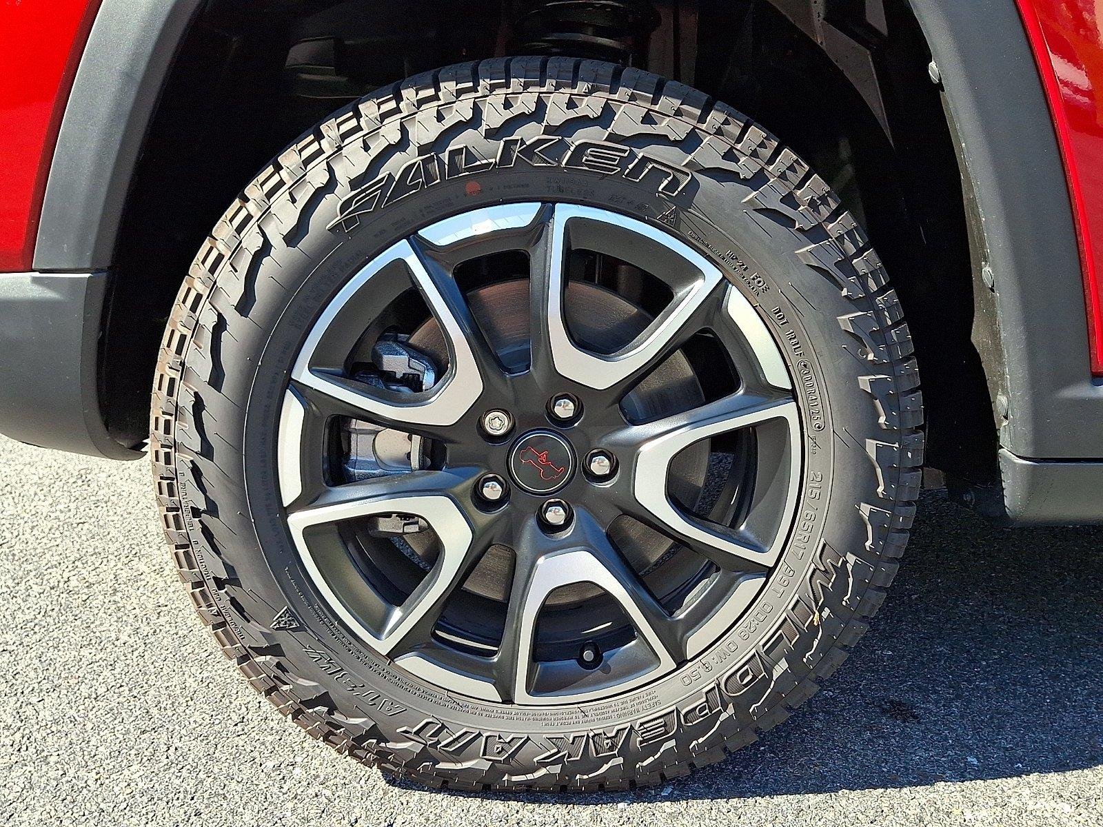 New 2026 Red Hot Pearl-Coat Exterior Paint Jeep Trailhawk image 5