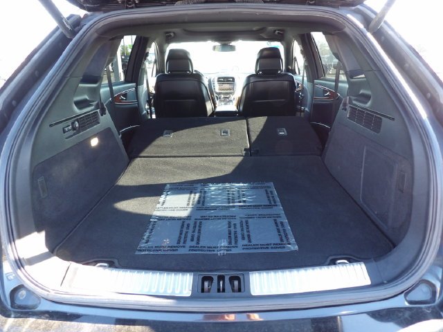 Used 2016 Black Velvet Lincoln Select image 14