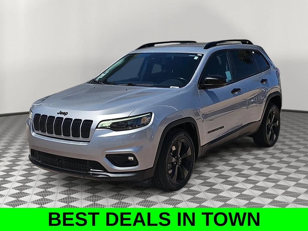 Used 2021 Silver Jeep Latitude Plus image 7