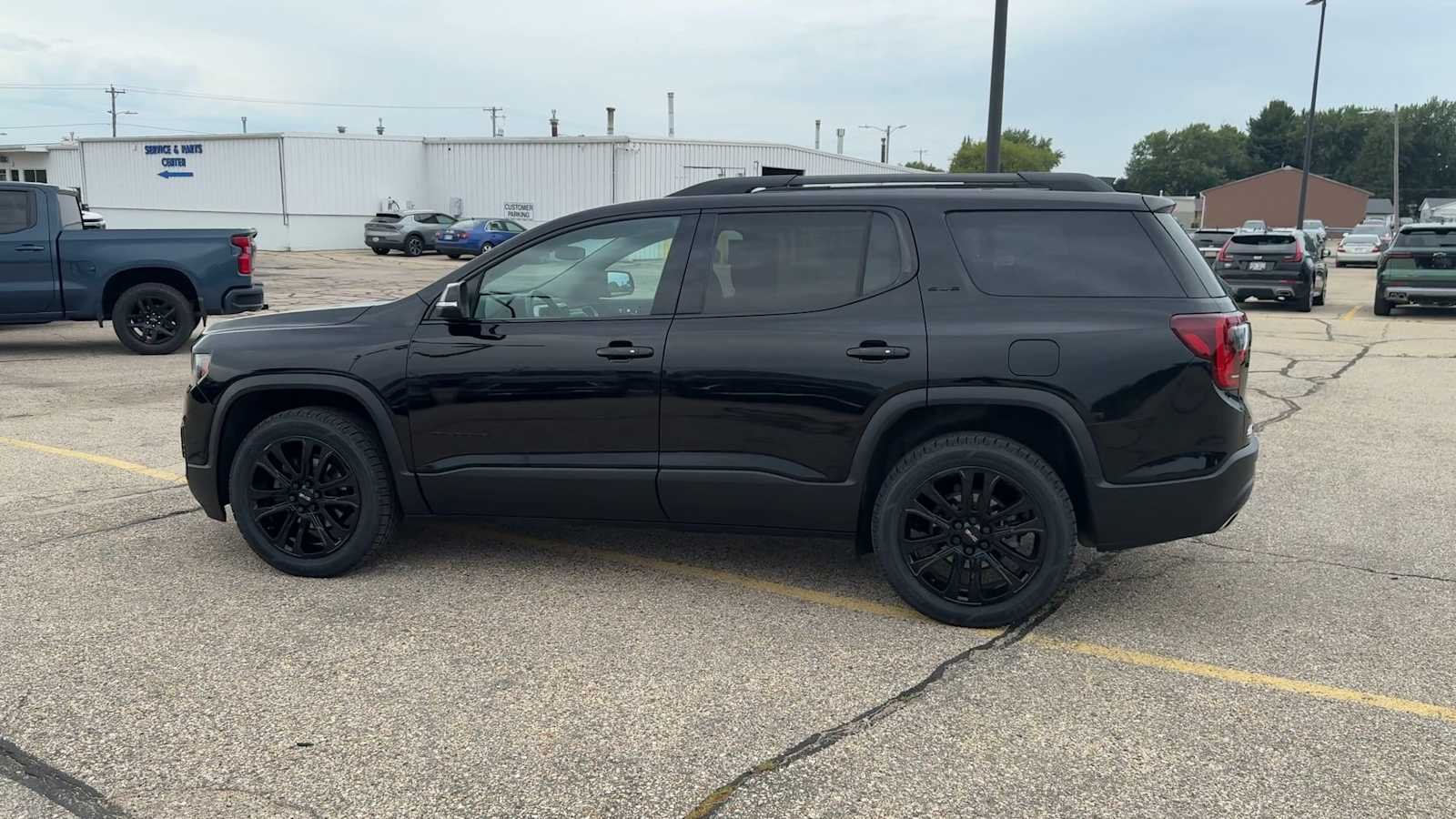 2023 GMC Acadia SLE - Photo 10