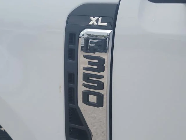 New 2026 Oxford White Ford XL image 9
