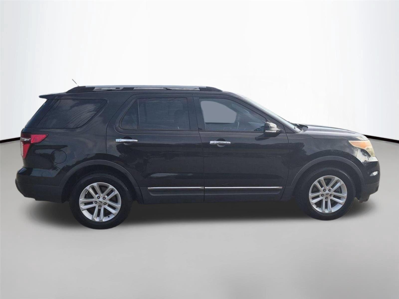 Used 2014 Tuxedo Black Metallic Ford XLT image 6