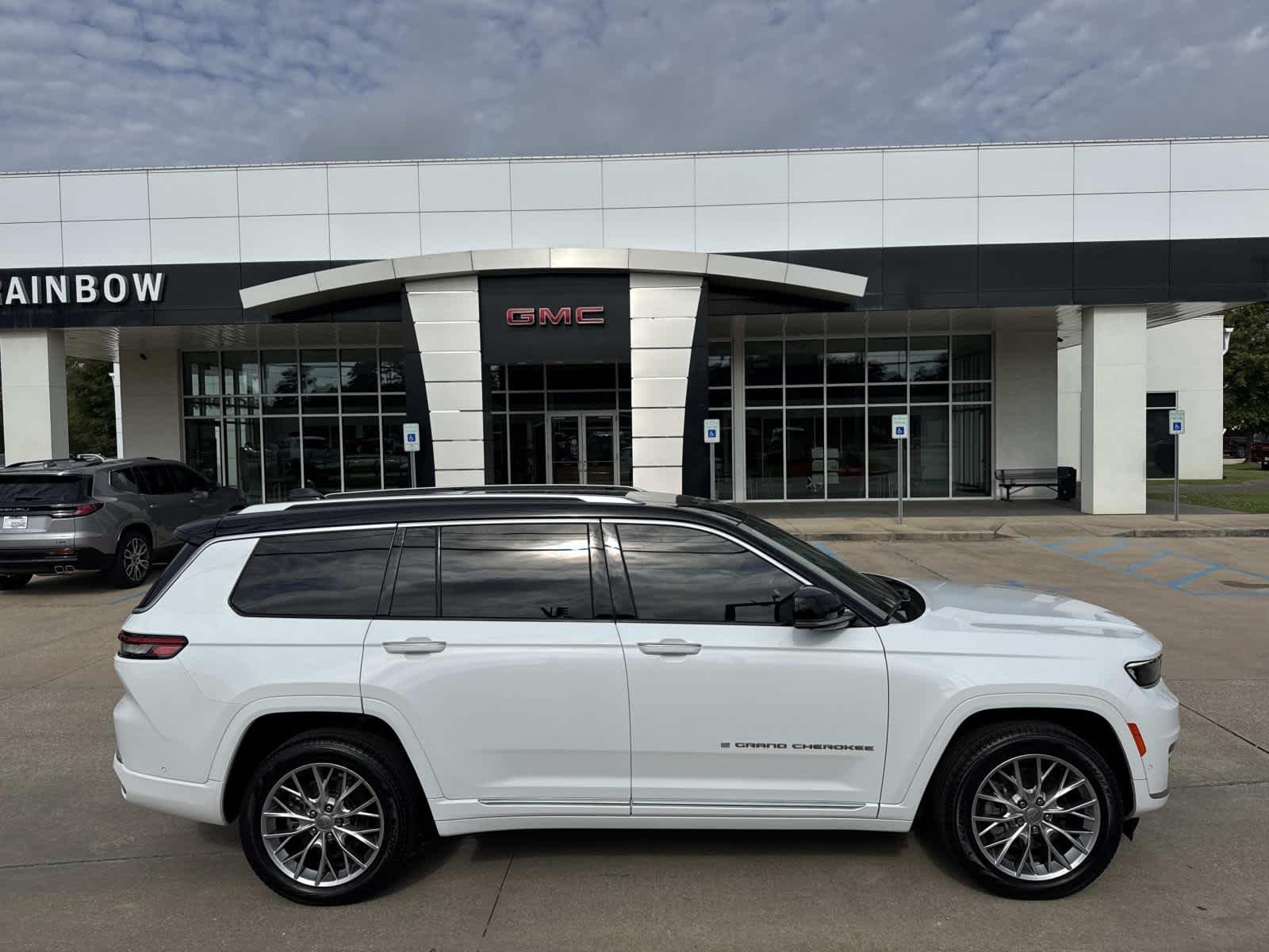 2023 Jeep Grand Cherokee L Summit's photo