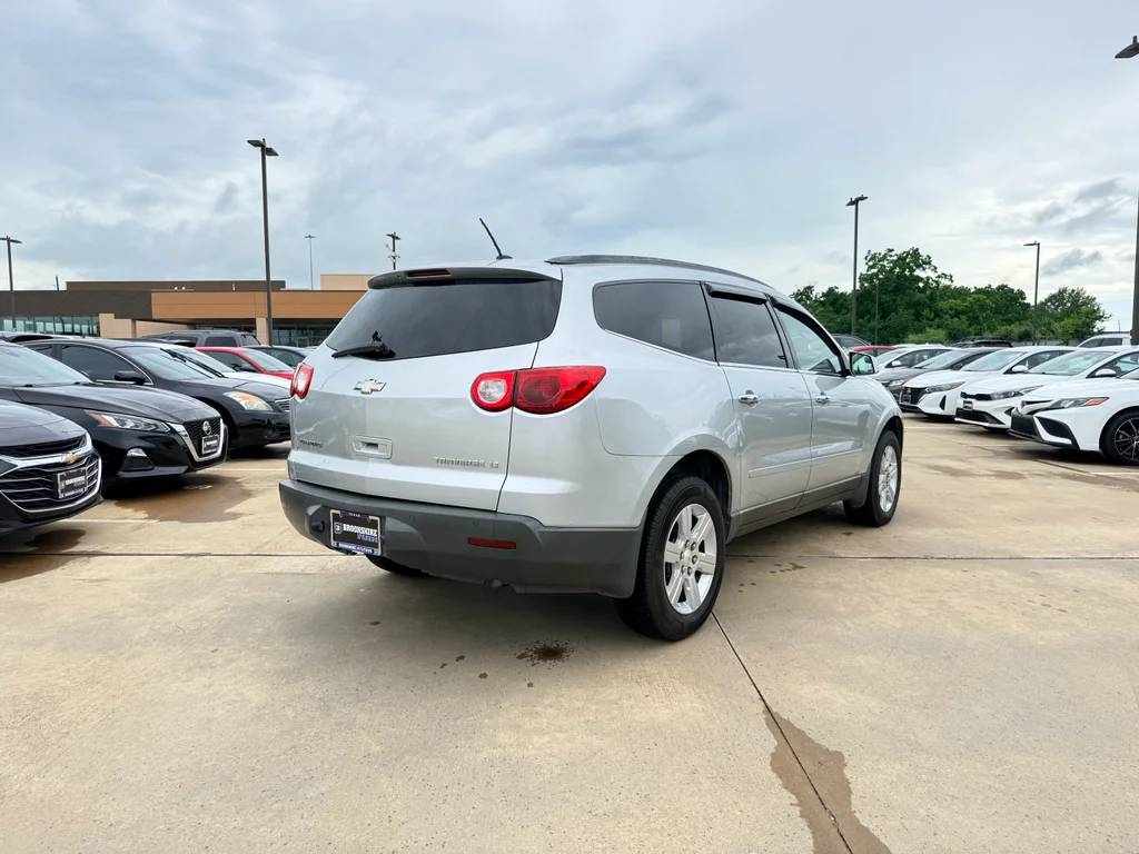 Used 2011 Silver Ice Metallic Chevrolet LT w/1LT image 6