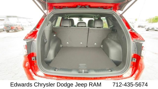 New 2026 Red Hot Pearl-Coat Exterior Paint Jeep Limited image 30