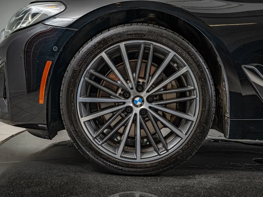 Used 2021 Jet Black BMW 530i xDrive image 10