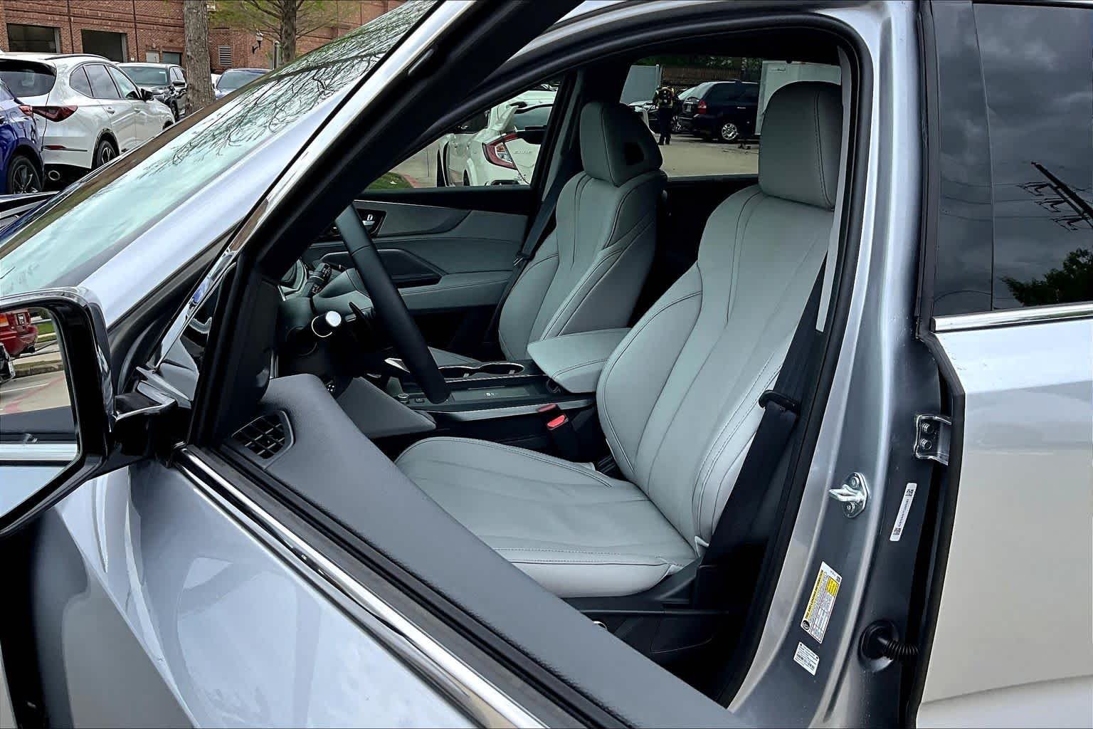 New 2026 Solar Silver Metallic Acura w/Technology Package image 17