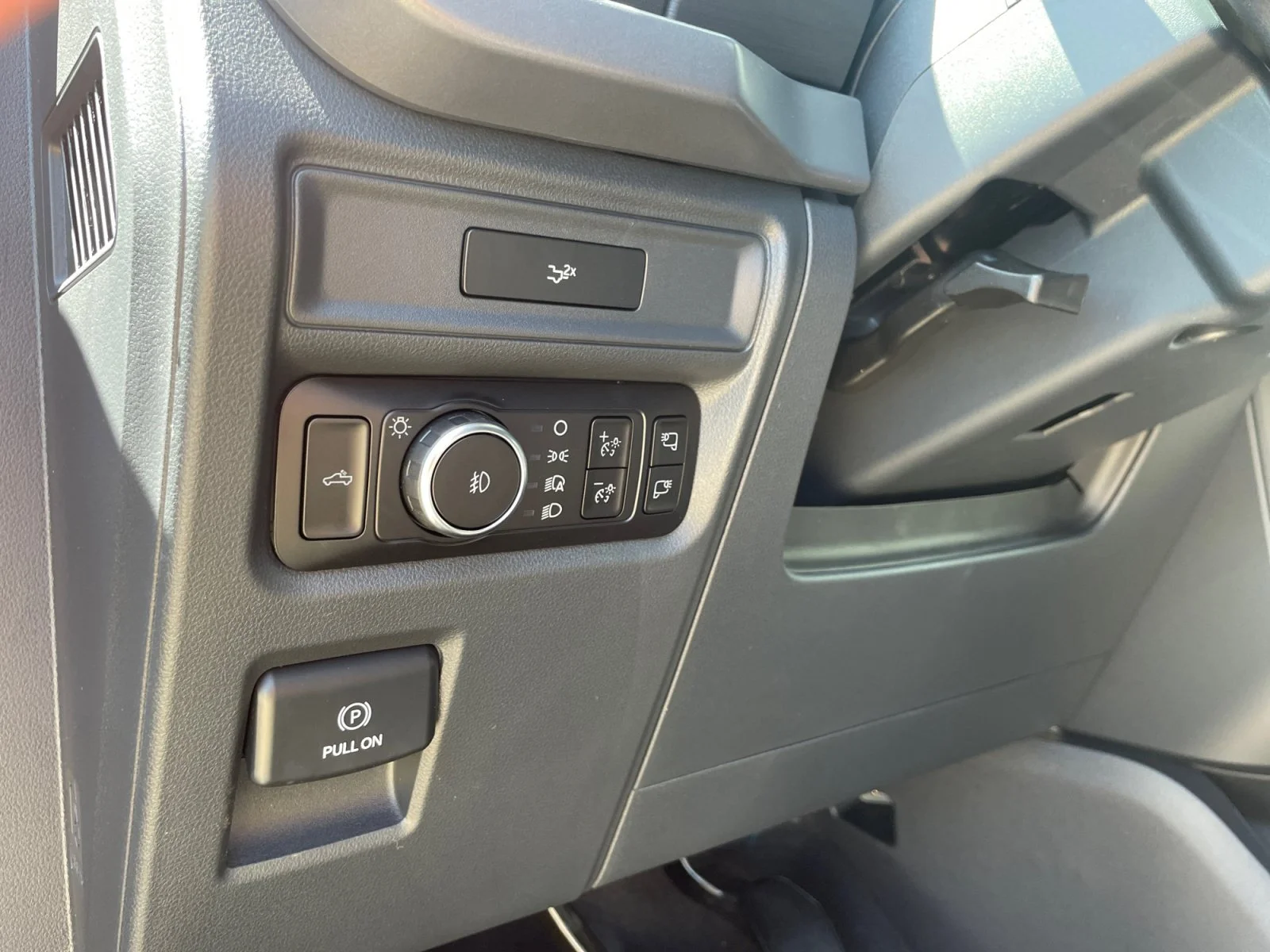 New 2026 Oxford White Ford XLT image 14