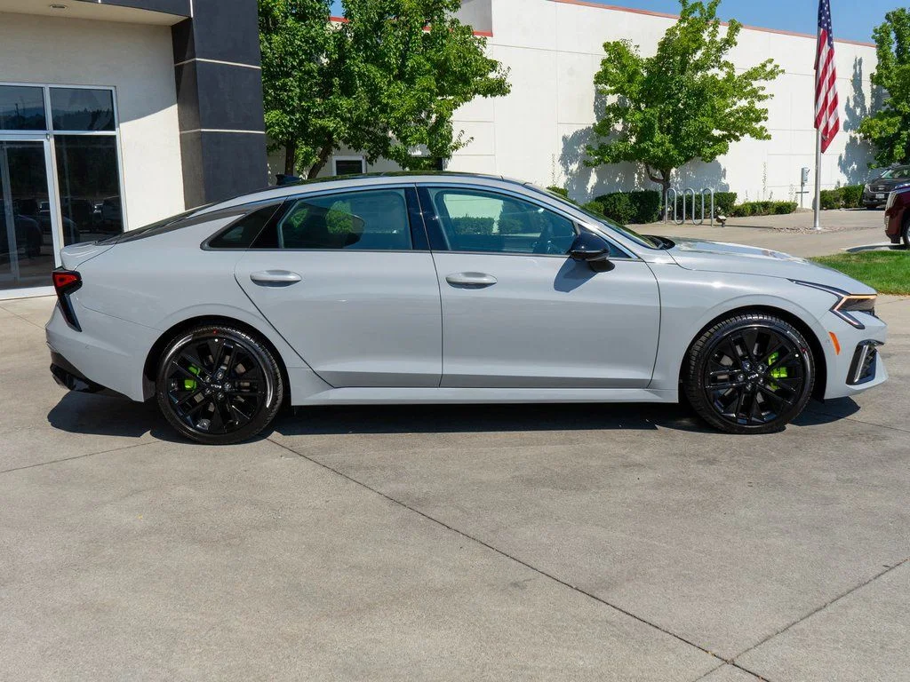New 2026 Wolf Gray Kia GT image 8