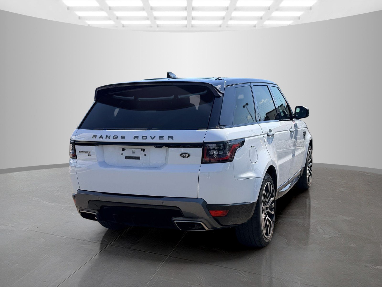 Used 2022 Fuji White Land Rover HSE Silver Edition image 5