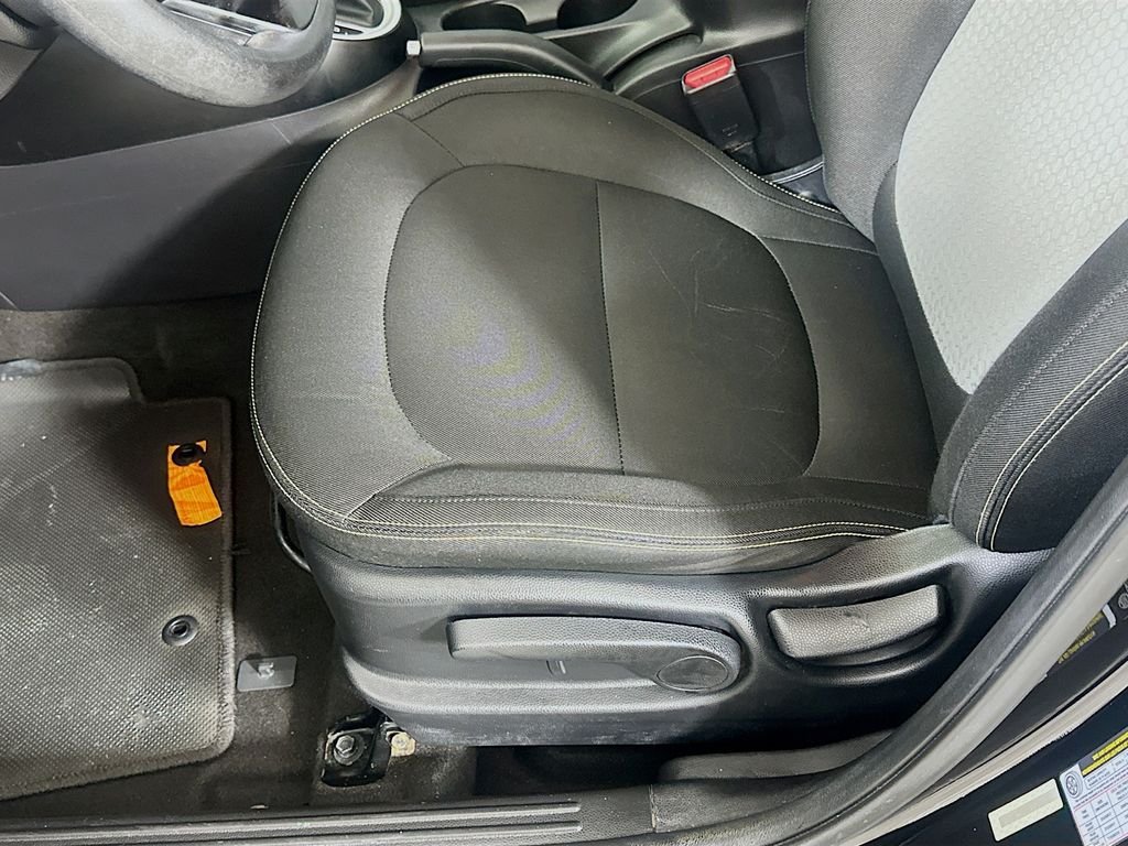 Used 2015 Black Kia Plus image 18