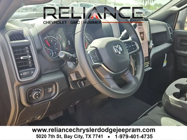 New 2026 Diamond Black Crystal Pearl-Coat Exterior Paint RAM Tradesman image 17