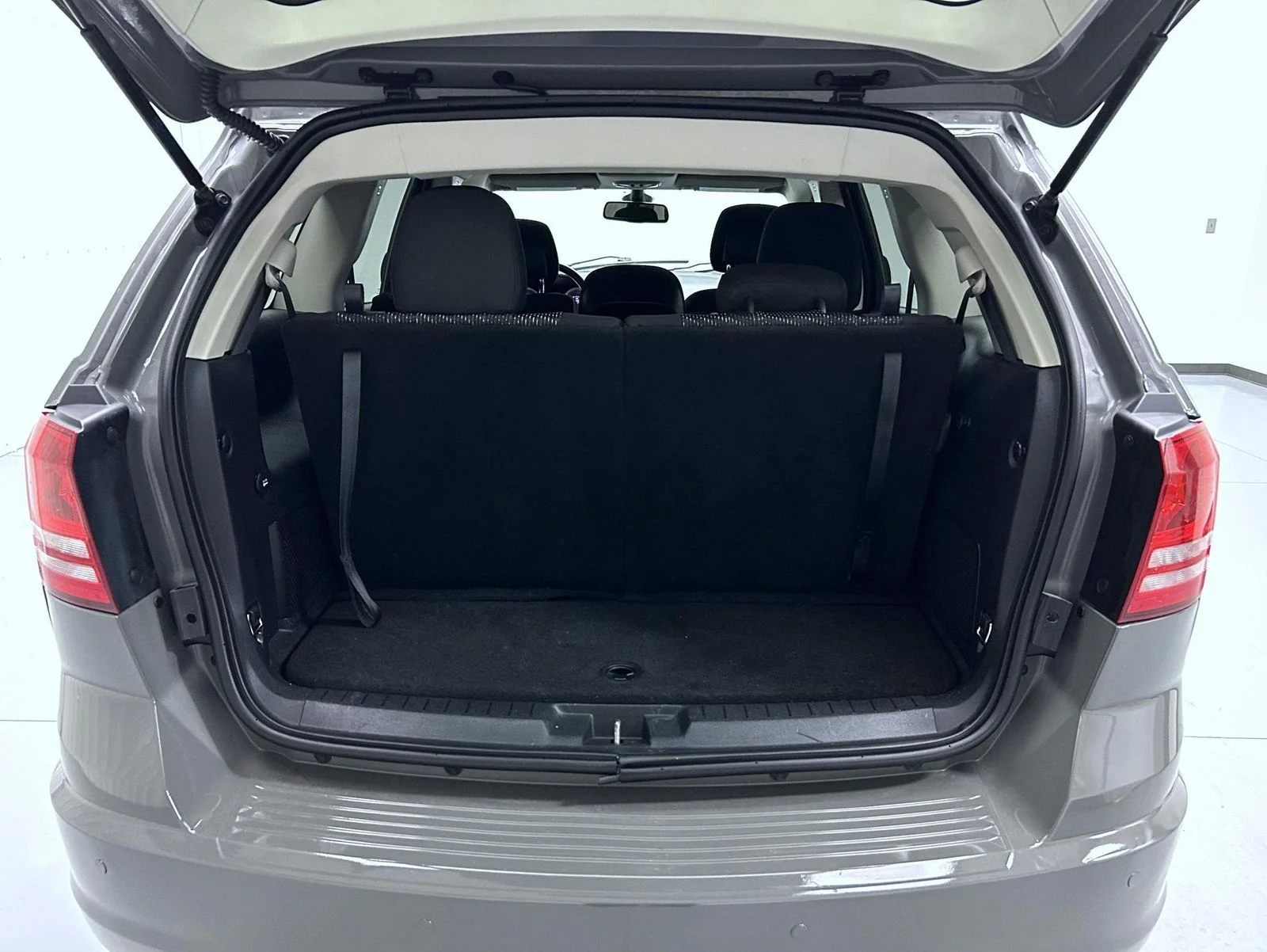 Used 2020 Gray Dodge SE image 22