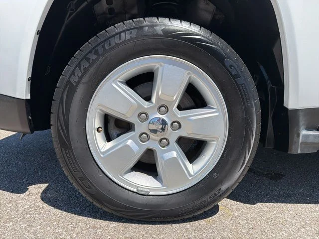 Used 2014 White Jeep Sport image 28