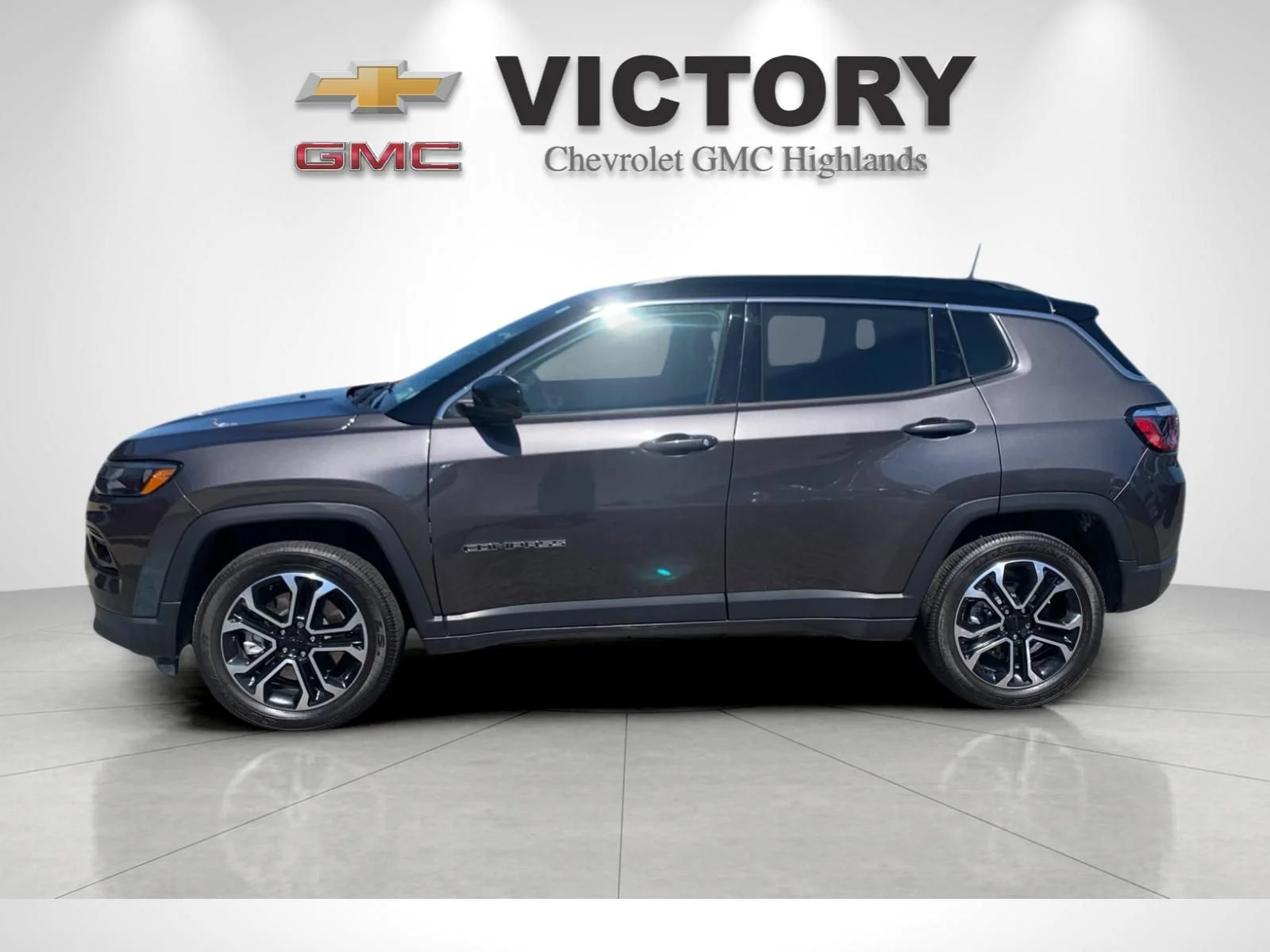 Used 2023 Gray Jeep Limited 4x4 image 6