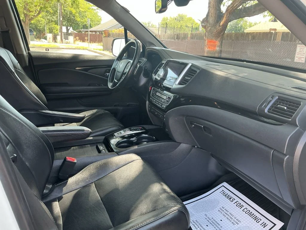 Used 2017 White Honda Elite image 32