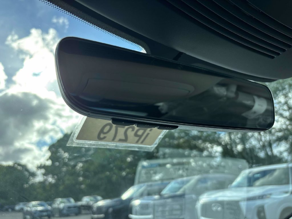 New 2027 White INFINITI LUXE image 19