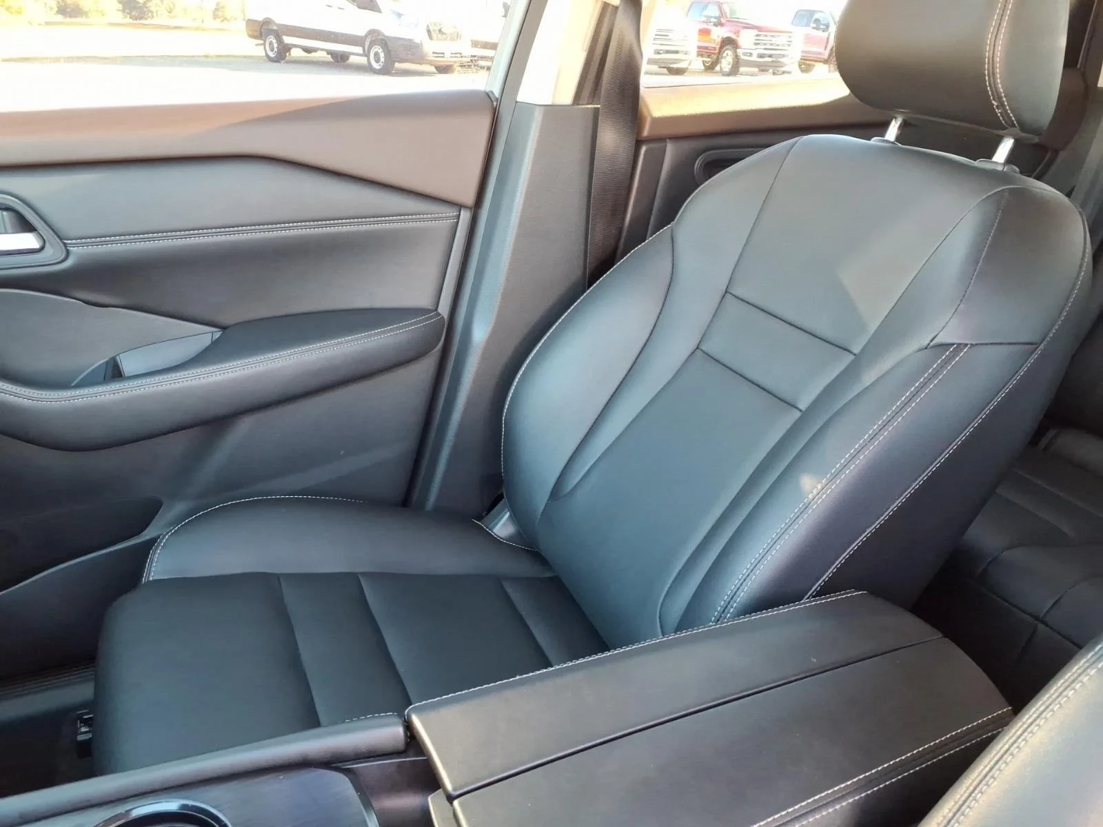 Used 2022 Boulder Gray Pearl Nissan SL image 23