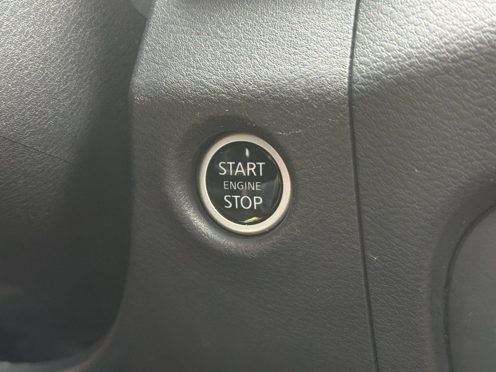 Used 2023 Red Nissan PRO-4X image 22